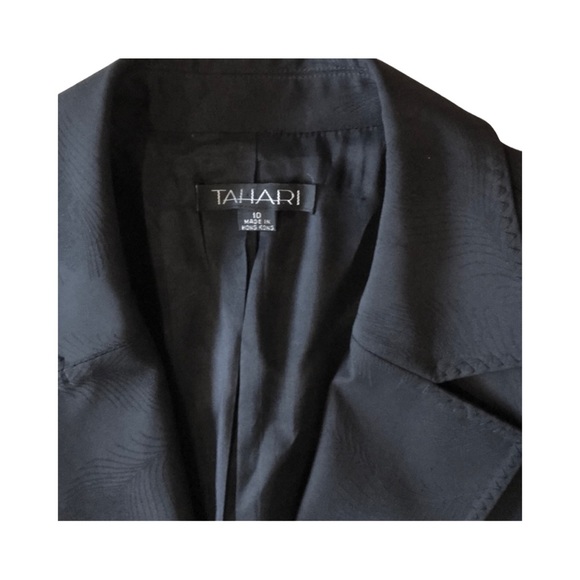 TAHARI 2 Piece Pant Suit With Elegant Peacock Feather Design - Picture 4 of 12